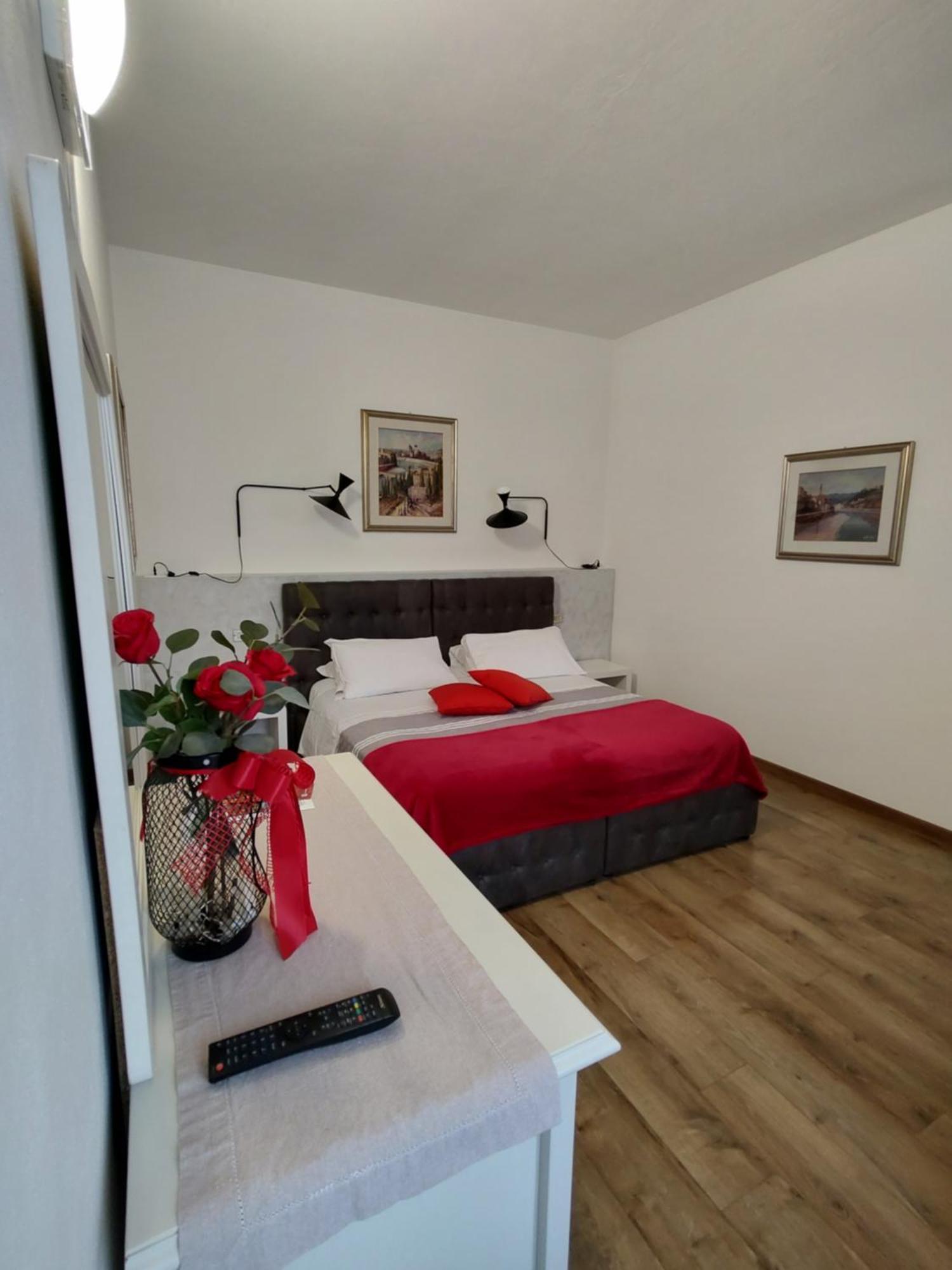 Verona Relax & Stay Rooms Екстериор снимка